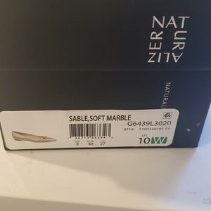 Naturalizer flats, 10W